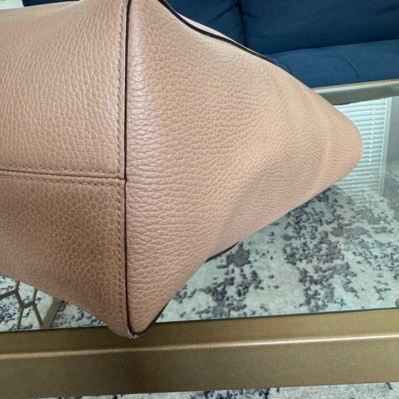 🎄LARGE EUC TAN GUCCI SWING TOTE 12”H x 19”L x 6”D - Picture 12 of 12